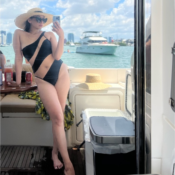 Meet your Posher, Lilian - Picture 2 of 2